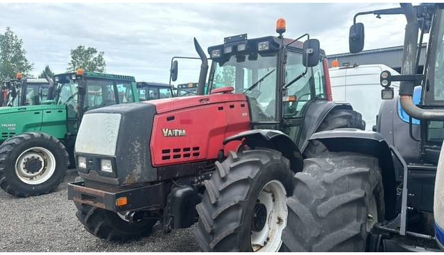 Farm tractor Valtra Valmet 8450, Voorasvering!: picture 6
