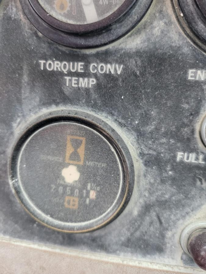 Wheel loader Caterpillar 988B: picture 11