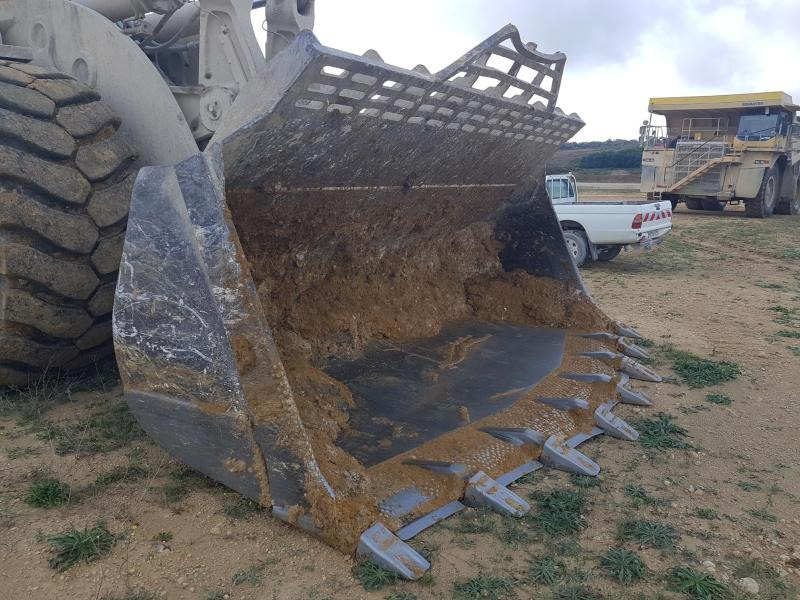 Wheel loader Caterpillar 992D: picture 11