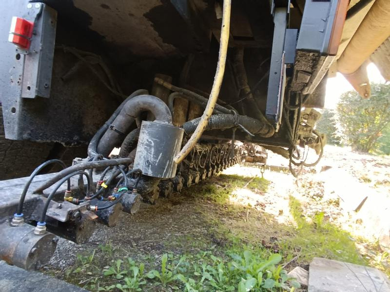 Asphalt distributor Renault: picture 18