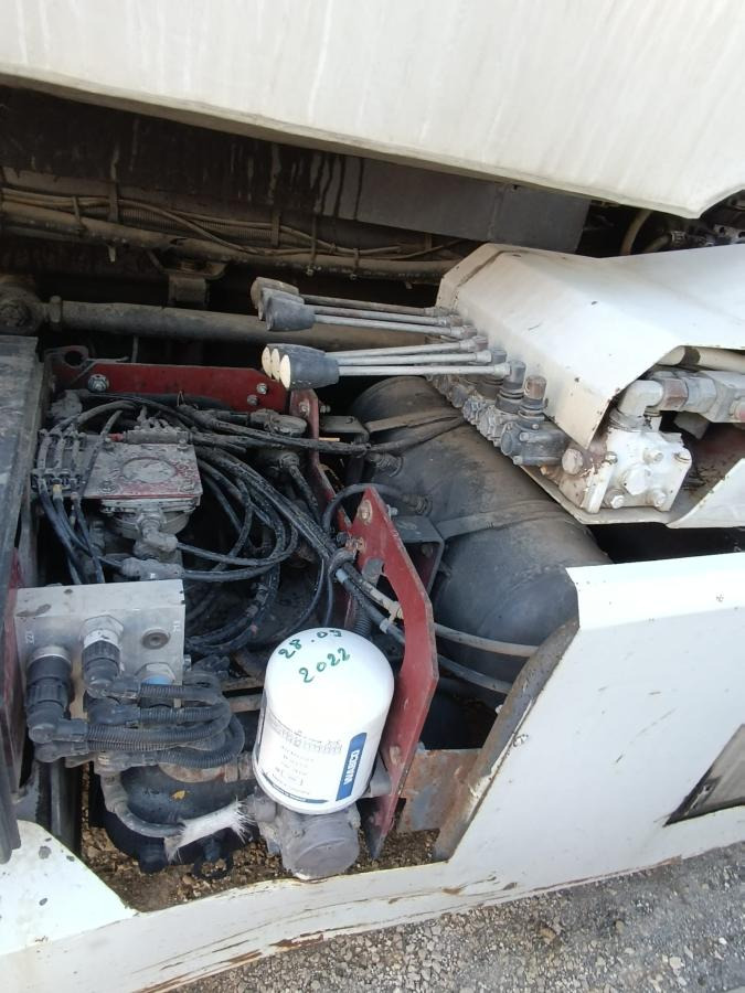 Asphalt distributor Renault: picture 21