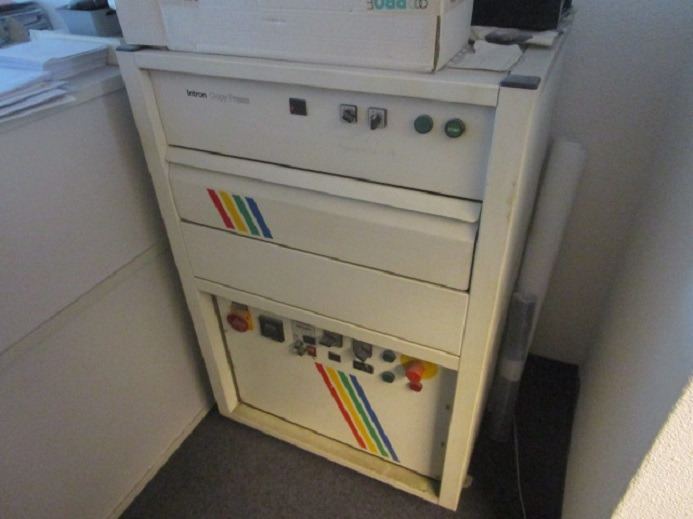 PNEUMATISCHE TRANSFERPRESSEN – HITZEPRESSE FÜR T-SHIRT DRUCK –  INTRON COPY PRESS 300 220 070 - Printing machinery: picture 2 PNEUMATISCHE TRANSFERPRESSEN – HITZEPRESSE FÜR T-SHIRT DRUCK –  INTRON COPY PRESS 300 220 070 - Printing machinery: picture 2