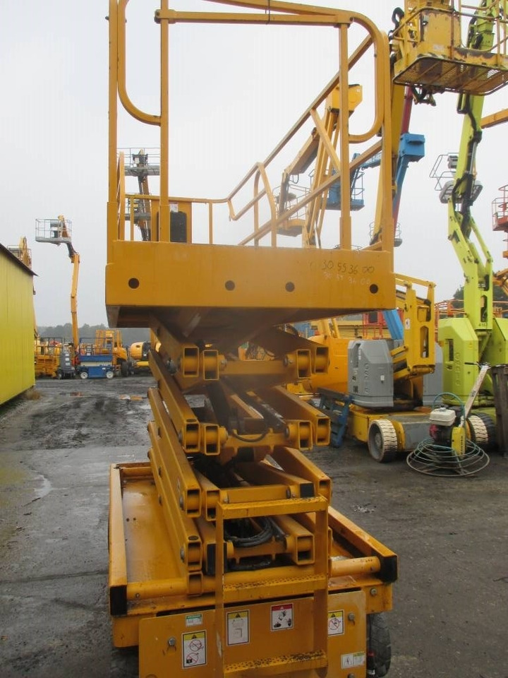 Haulotte Compact 12 - Scissor lift: picture 3 Haulotte Compact 12 - Scissor lift: picture 3