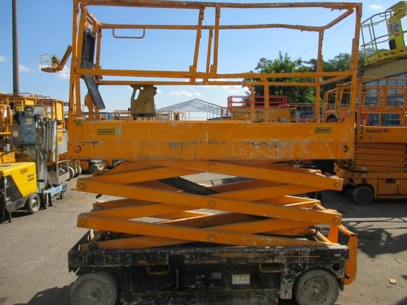 Haulotte Compact 8 - Scissor lift: picture 4 Haulotte Compact 8 - Scissor lift: picture 4