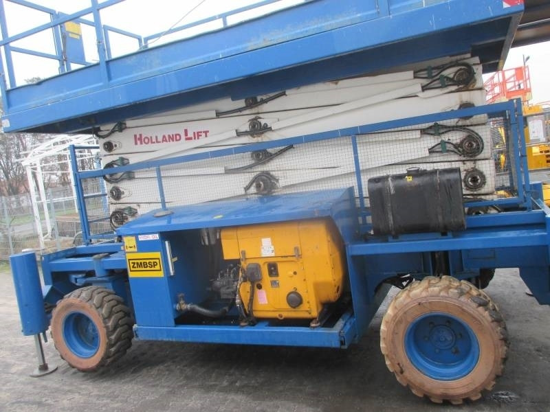 Holland Lift B 195 DL 25 - Scissor lift: picture 4 Holland Lift B 195 DL 25 - Scissor lift: picture 4