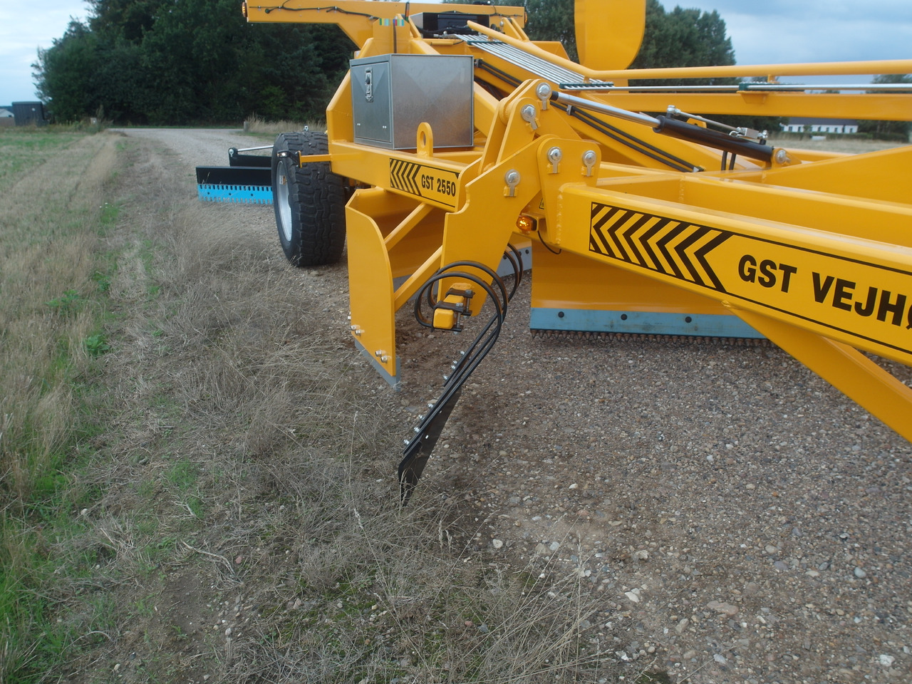 GST 2550 Gravel road tractor Grader - Grader: picture 2 GST 2550 Gravel road tractor Grader - Grader: picture 2