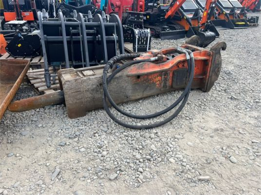 BRH NPK GH9 - Hydraulic hammer: picture 1 BRH NPK GH9 - Hydraulic hammer: picture 1