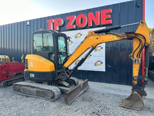 Bobcat E35 Cabine à 23500 € HT - Mini excavator: picture 1 Bobcat E35 Cabine à 23500 € HT - Mini excavator: picture 1