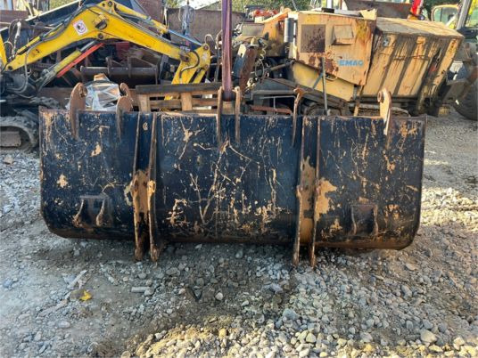 Godet chargeur pour Tracto - Bucket: picture 4 Godet chargeur pour Tracto - Bucket: picture 4