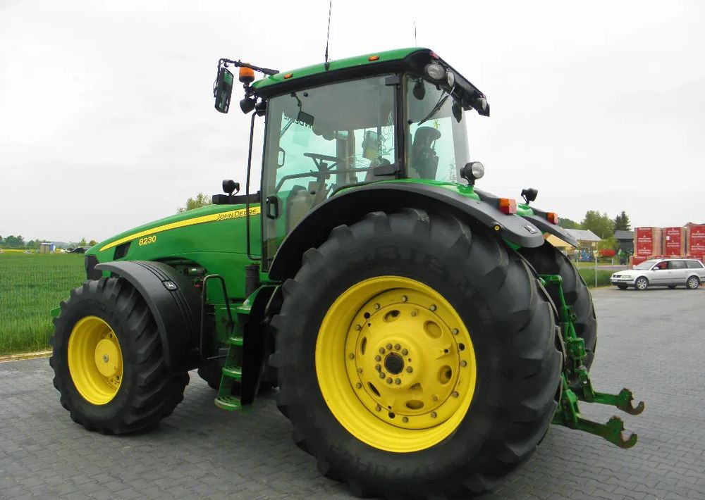 John Deere 8230 POWERSHIFT , Amortyzowna przednia os, Nie Malowany , Stan Bardzo Dobry - Farm tractor: picture 4 John Deere 8230 POWERSHIFT , Amortyzowna przednia os, Nie Malowany , Stan Bardzo Dobry - Farm tractor: picture 4