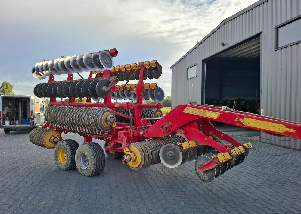 Väderstad Carrier 820 2011 rok , Nowe Talerze , Nie Malowany , Stan Bardzo Dobry - Soil tillage equipment: picture 1 Väderstad Carrier 820 2011 rok , Nowe Talerze , Nie Malowany , Stan Bardzo Dobry - Soil tillage equipment: picture 1