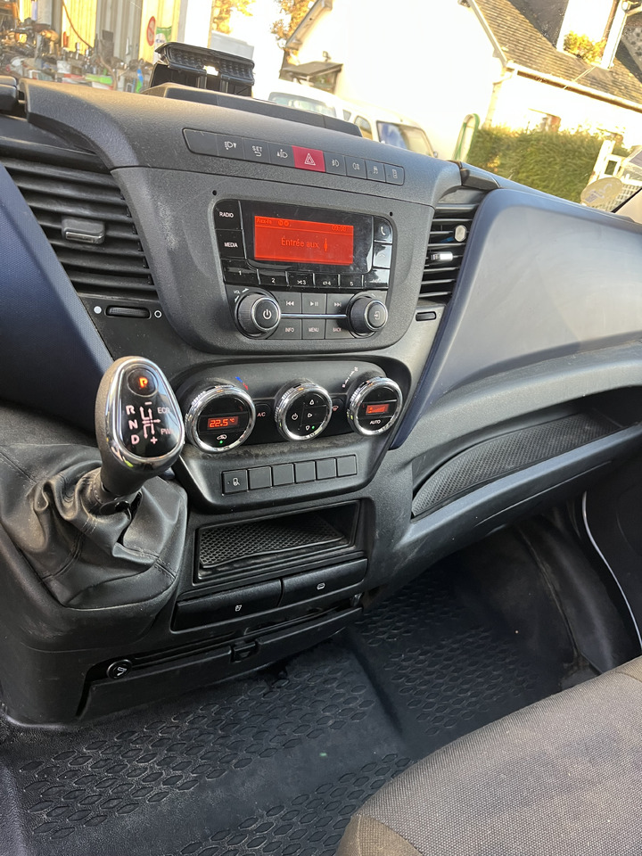 Flatbed van IVECO Daily 35-180 35c18 plateau: picture 11 Flatbed van IVECO Daily 35-180 35c18 plateau: picture 11