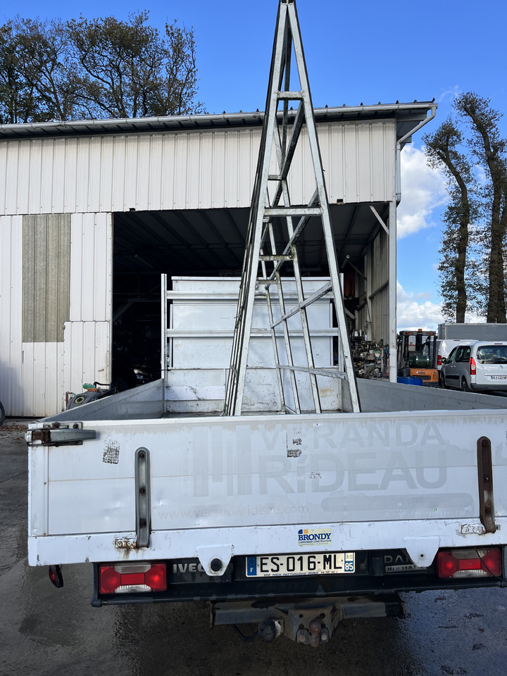 Flatbed van IVECO Daily 35-180 35c18 plateau: picture 7 Flatbed van IVECO Daily 35-180 35c18 plateau: picture 7