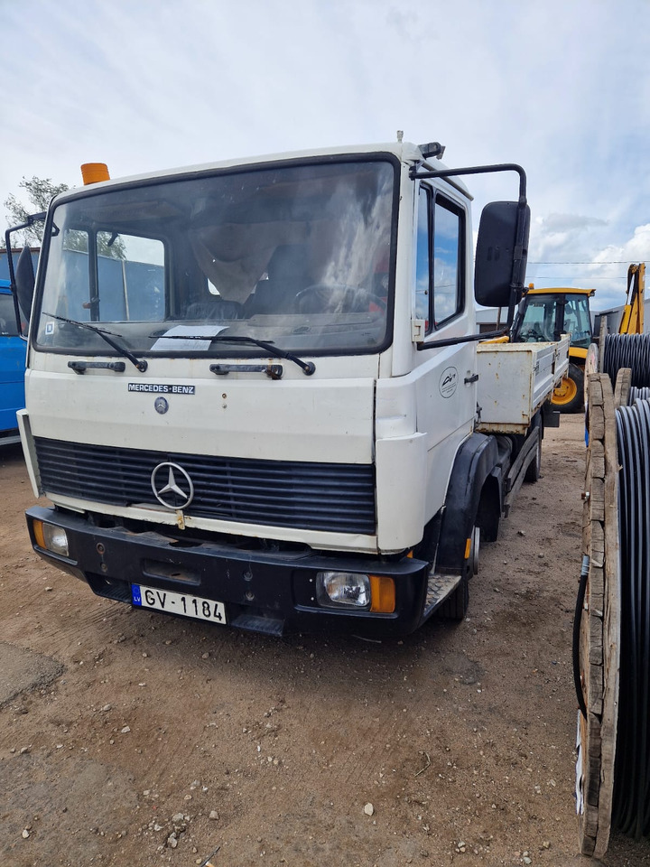 MERCEDES-BENZ Vario 814 - Crane truck: picture 2 MERCEDES-BENZ Vario 814 - Crane truck: picture 2