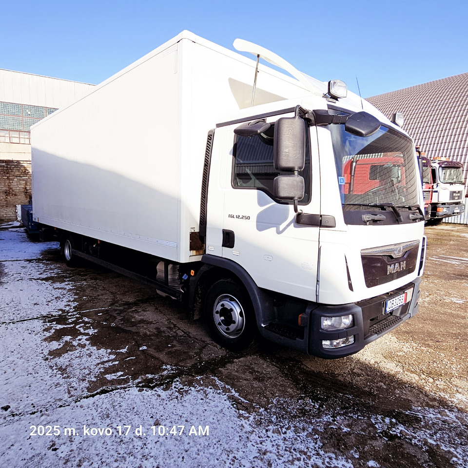 MAN TGL 12.250 - Box truck: picture 3 MAN TGL 12.250 - Box truck: picture 3