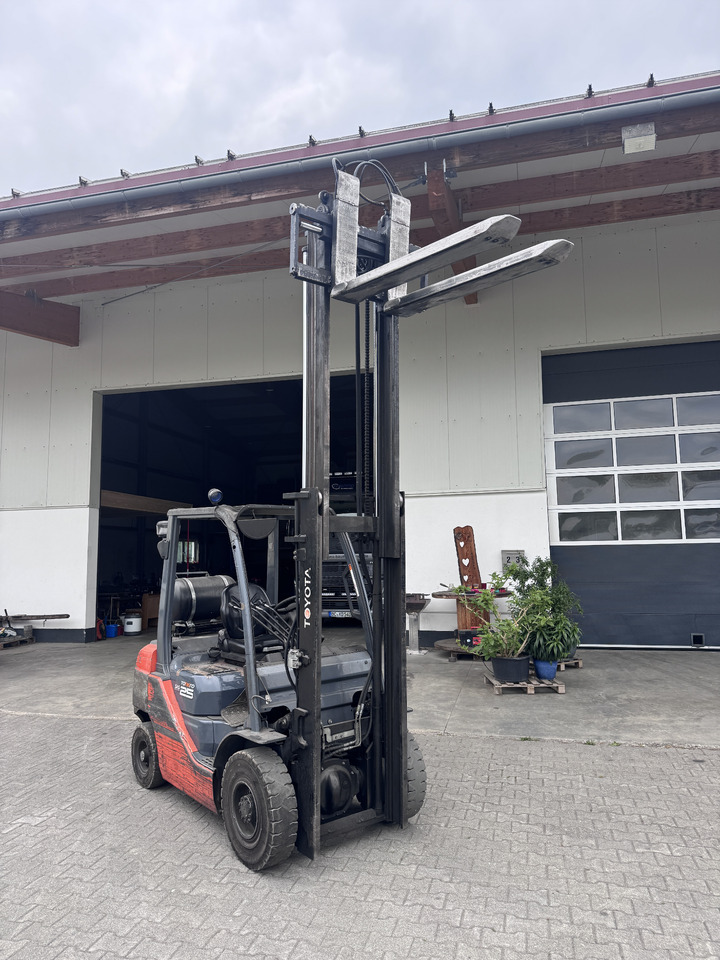 TOYOTA Tonero 25 - LPG forklift: picture 5 TOYOTA Tonero 25 - LPG forklift: picture 5