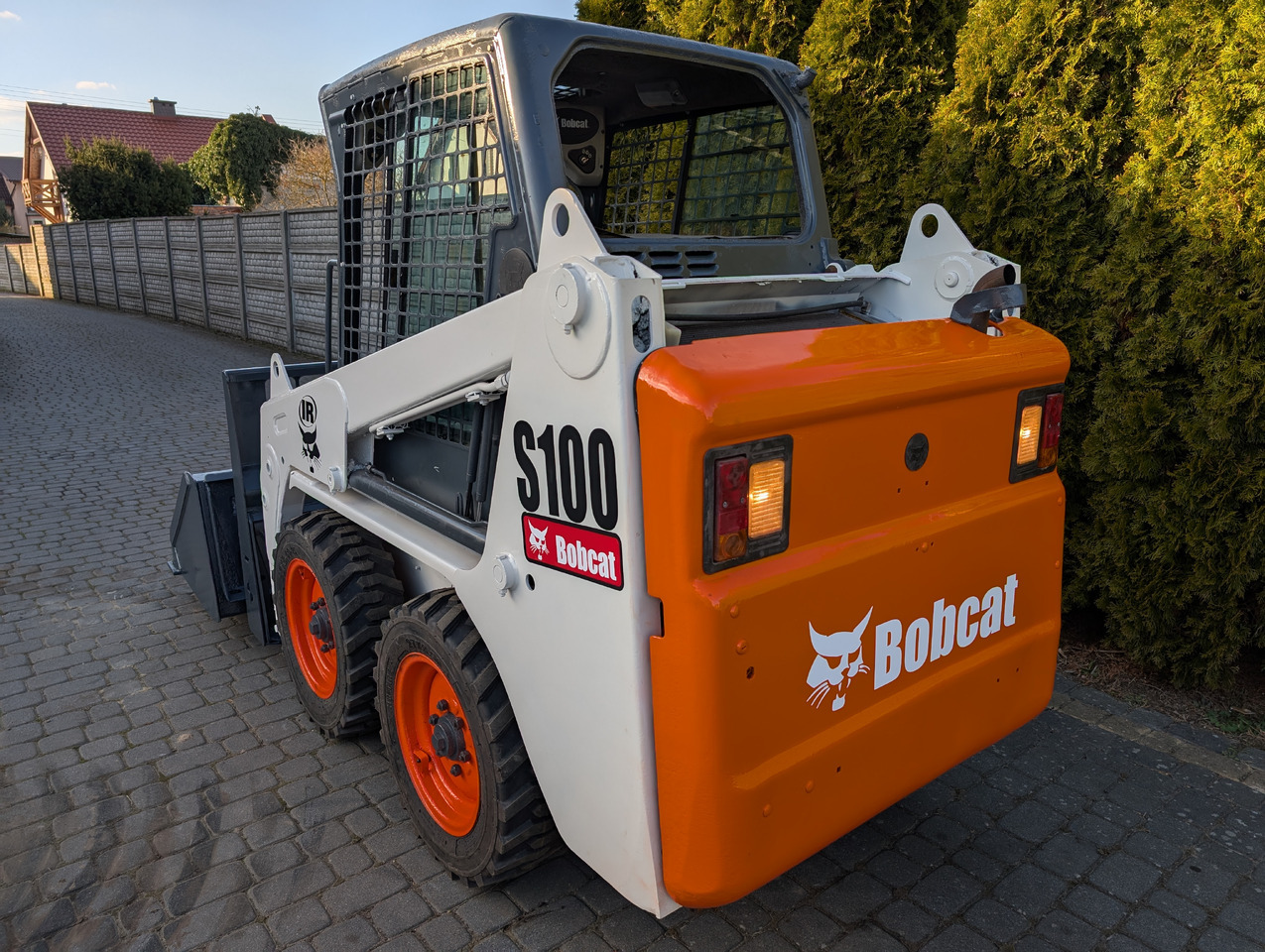 BOBCAT S100 - Skid steer loader: picture 2 BOBCAT S100 - Skid steer loader: picture 2