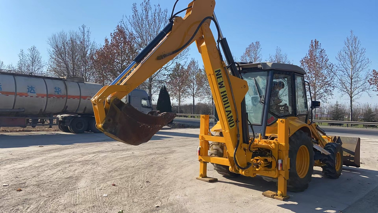 NEW HOLLAND LB95 - Backhoe loader: picture 3 NEW HOLLAND LB95 - Backhoe loader: picture 3