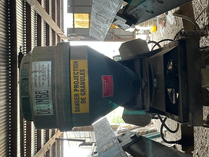 DELIMBE T24 - Fertilizer spreader: picture 1 DELIMBE T24 - Fertilizer spreader: picture 1