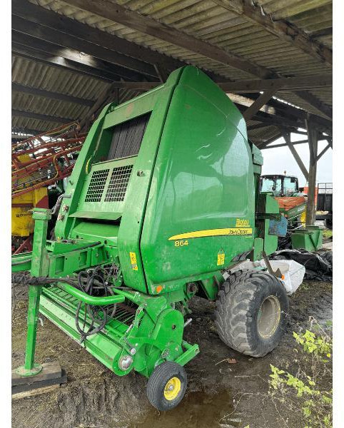 JOHN DEERE 864 MAXICUT - Round baler: picture 1 JOHN DEERE 864 MAXICUT - Round baler: picture 1