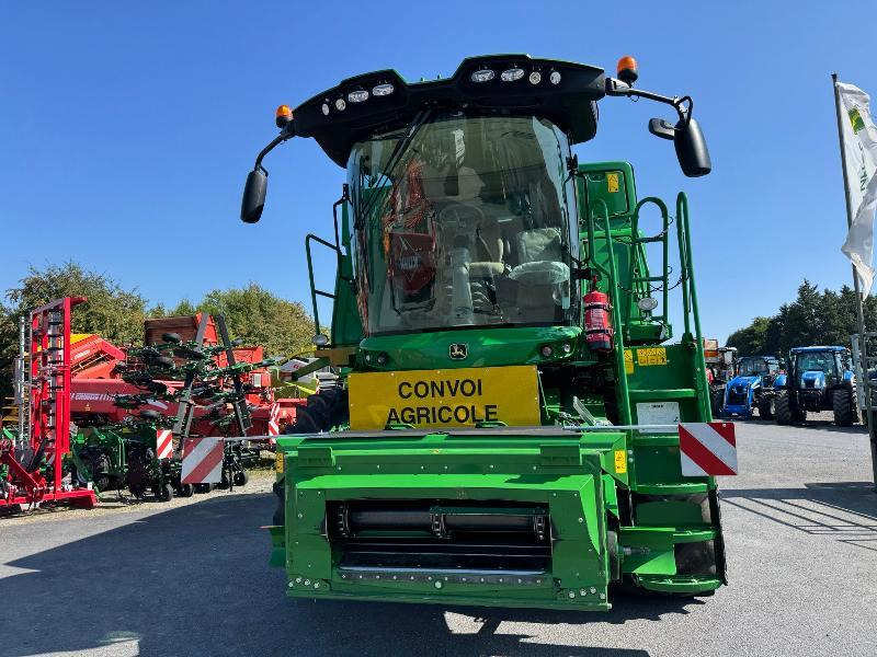 JOHN DEERE T550 - Combine harvester: picture 2 JOHN DEERE T550 - Combine harvester: picture 2