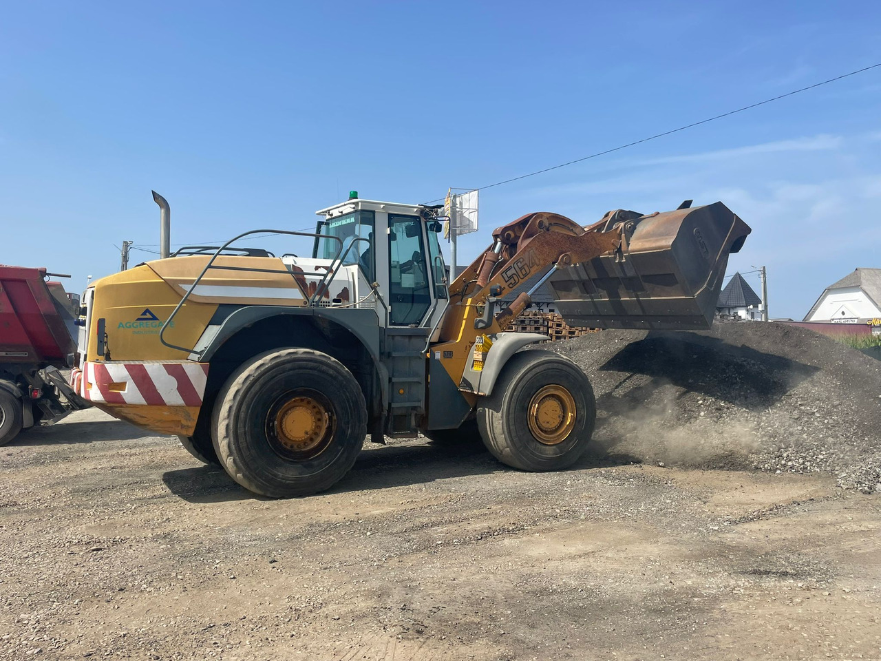 LIEBHERR 564 FRONT LOADER - Wheel loader: picture 3 LIEBHERR 564 FRONT LOADER - Wheel loader: picture 3