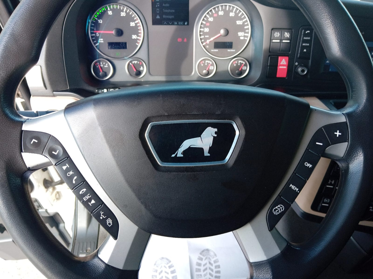 Dropside/ Flatbed truck, Crane truck MAN TGX 26.460 6×2, Palfinger Crane PK 18001L: picture 8 Dropside/ Flatbed truck, Crane truck MAN TGX 26.460 6×2, Palfinger Crane PK 18001L: picture 8