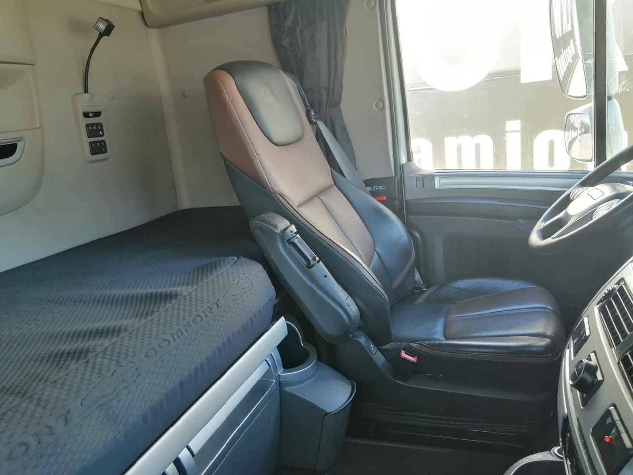 Tractor unit DAF XF 106.480 Super Space Cab: picture 9