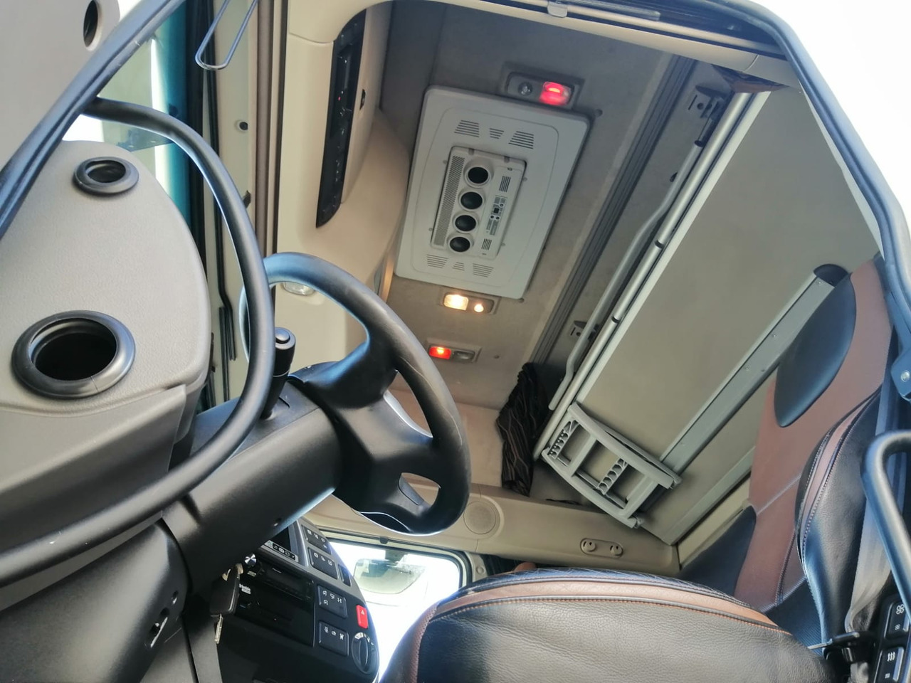 Tractor unit DAF XF 106.480 Super Space Cab: picture 8