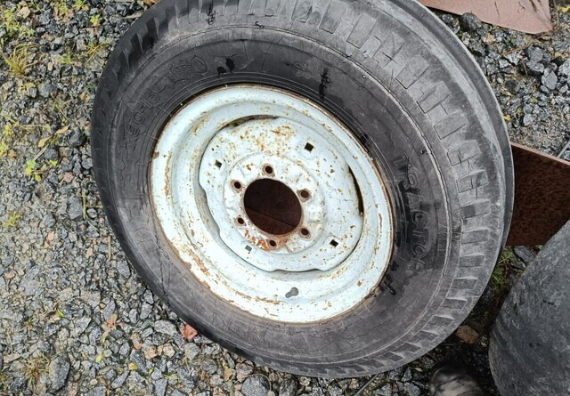 Fordson Diesel Major eturenkaat - Tire for Farm tractor: picture 5 Fordson Diesel Major eturenkaat - Tire for Farm tractor: picture 5