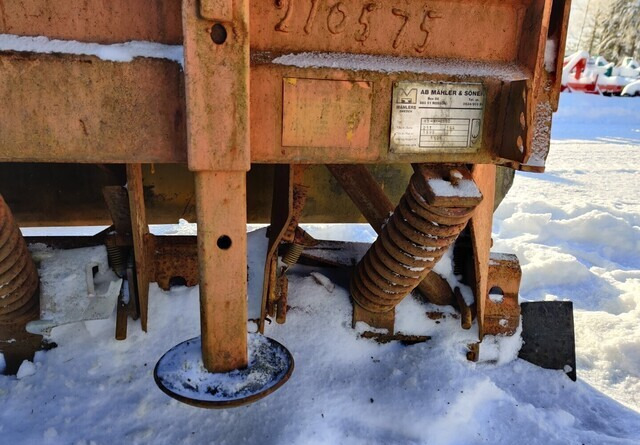 Mahlers 400cm - Volvo-kiinnike - Snow plough for Agricultural machinery: picture 4 Mahlers 400cm - Volvo-kiinnike - Snow plough for Agricultural machinery: picture 4