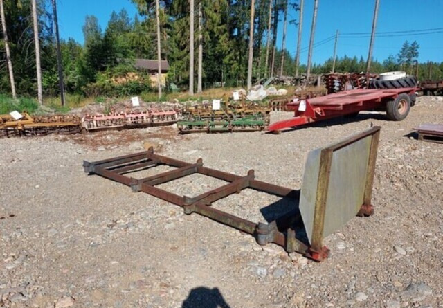 Metsäkärryn alusta 8 pankoinen pituus 400cm - Forestry trailer: picture 3 Metsäkärryn alusta 8 pankoinen pituus 400cm - Forestry trailer: picture 3