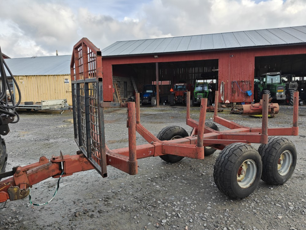 Rysky Metsävaunu telillä - Forestry trailer: picture 1 Rysky Metsävaunu telillä - Forestry trailer: picture 1