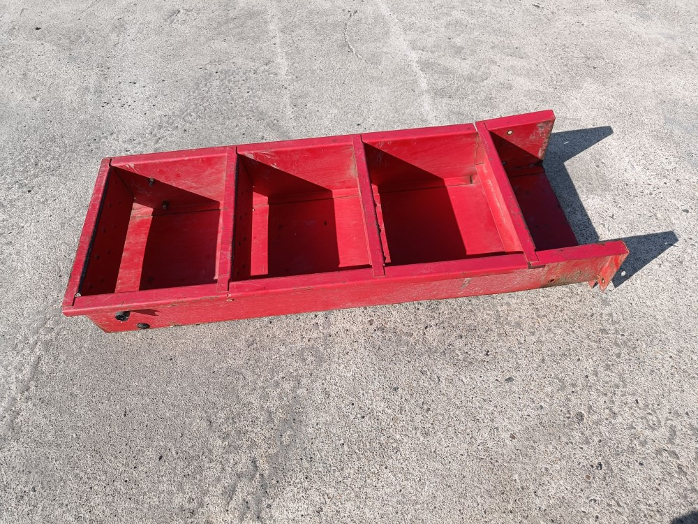 Sampo 410 hytin raput  - Footstep for Combine harvester: picture 1 Sampo 410 hytin raput  - Footstep for Combine harvester: picture 1