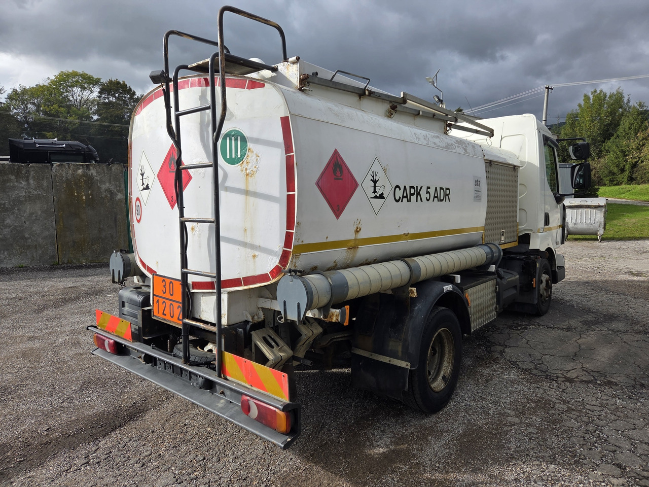 RENAULT MIDLUM 180.10 diesel tanker + dispensing + print - Tank truck: picture 4 RENAULT MIDLUM 180.10 diesel tanker + dispensing + print - Tank truck: picture 4