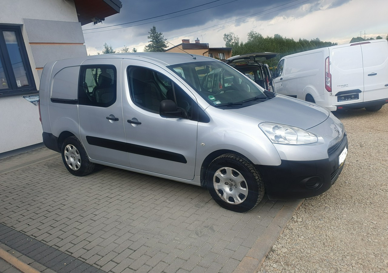 Peugeot Partner II 5 lub 2 osobowy *long * zabudowa gruau* - Car: picture 5 Peugeot Partner II 5 lub 2 osobowy *long * zabudowa gruau* - Car: picture 5