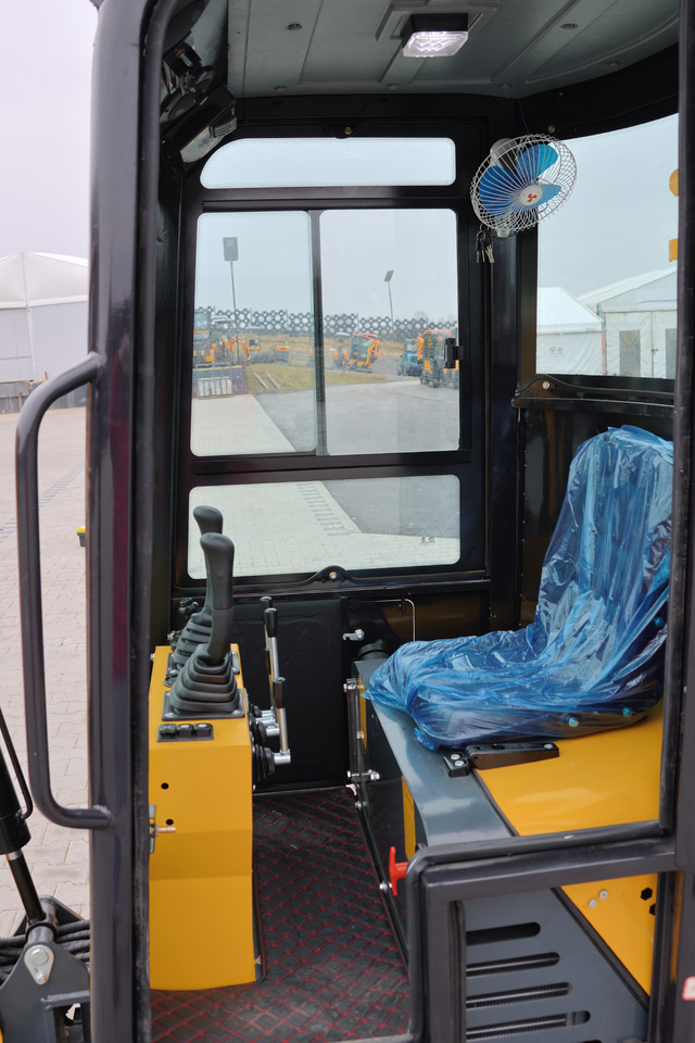 APS OKW12 - Mini excavator: picture 3 APS OKW12 - Mini excavator: picture 3