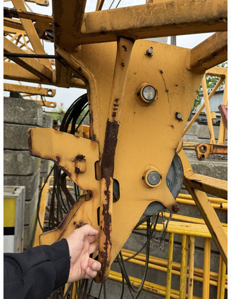 Liebherr 42K.1, 2008 yom - some Works needed - Self-erecting tower crane: picture 5 Liebherr 42K.1, 2008 yom - some Works needed - Self-erecting tower crane: picture 5