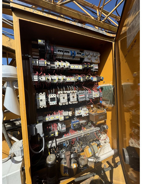 Liebherr 63K, full jib 43m, radio control, 1992yom - Tower crane: picture 5 Liebherr 63K, full jib 43m, radio control, 1992yom - Tower crane: picture 5