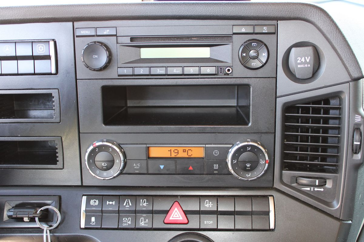 Tractor unit Mercedes-Benz Actros 1845: picture 9