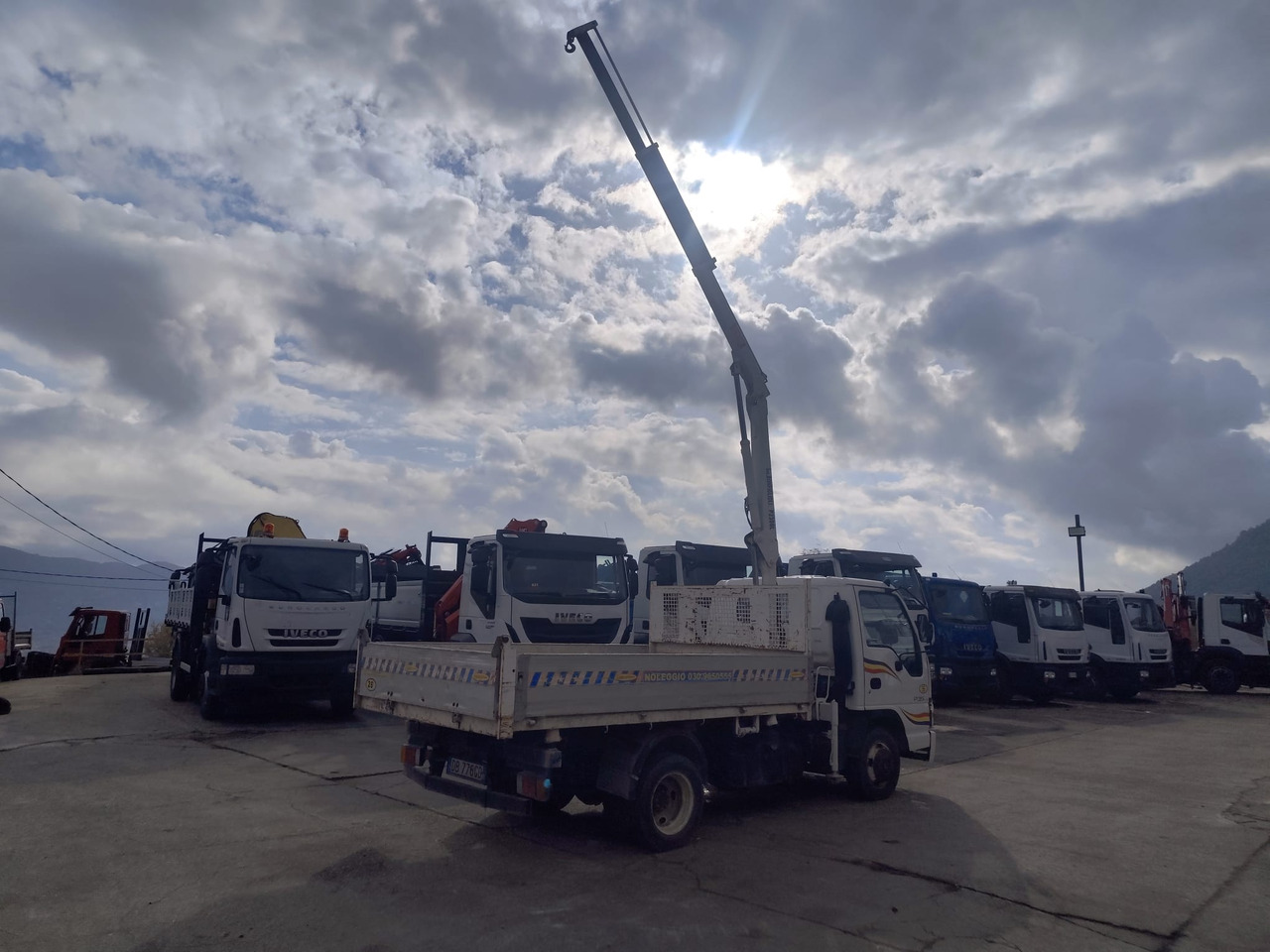 ISUZU NPR77G-5DX - Tipper: picture 2 ISUZU NPR77G-5DX - Tipper: picture 2