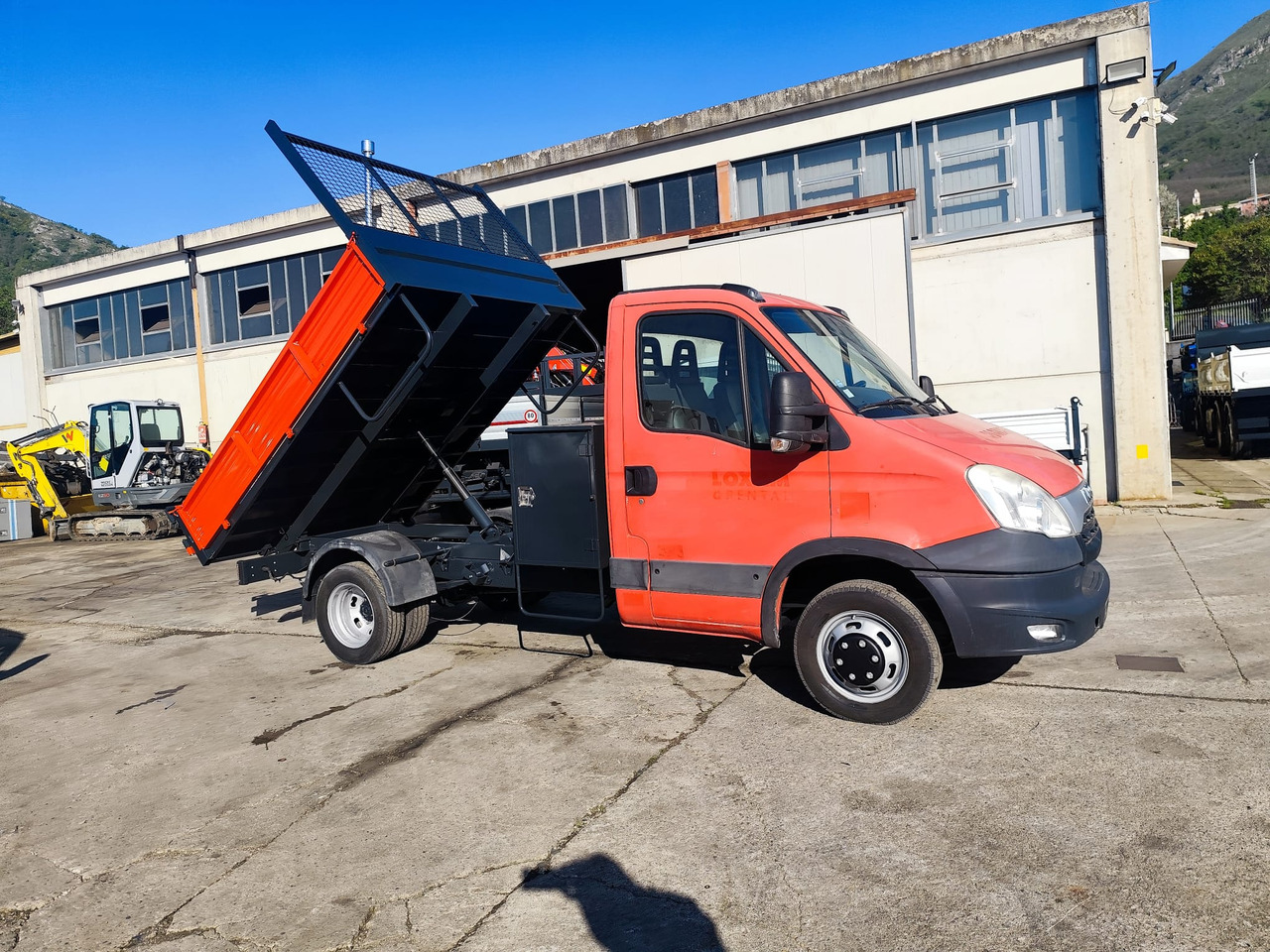 IVECO DAILY 35C13 - Tipper van: picture 1 IVECO DAILY 35C13 - Tipper van: picture 1