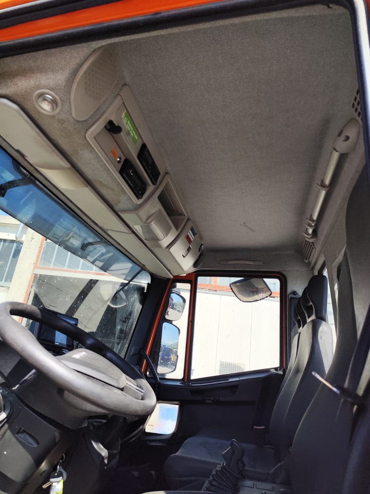 IVECO EUROCARGO 120-190L - Cab chassis truck: picture 4 IVECO EUROCARGO 120-190L - Cab chassis truck: picture 4