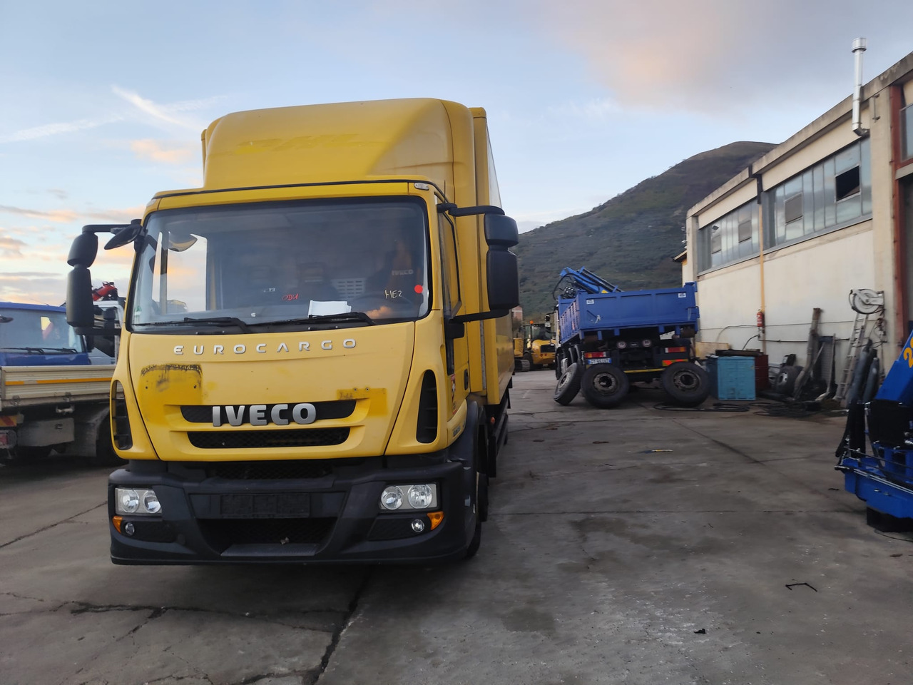 IVECO EUROCARGO 120E28P - Cab chassis truck: picture 4 IVECO EUROCARGO 120E28P - Cab chassis truck: picture 4