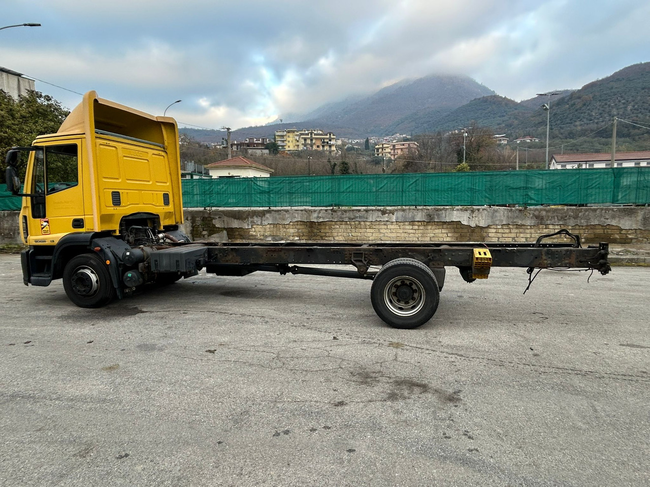 IVECO EUROCARGO 120E28P - Cab chassis truck: picture 2 IVECO EUROCARGO 120E28P - Cab chassis truck: picture 2