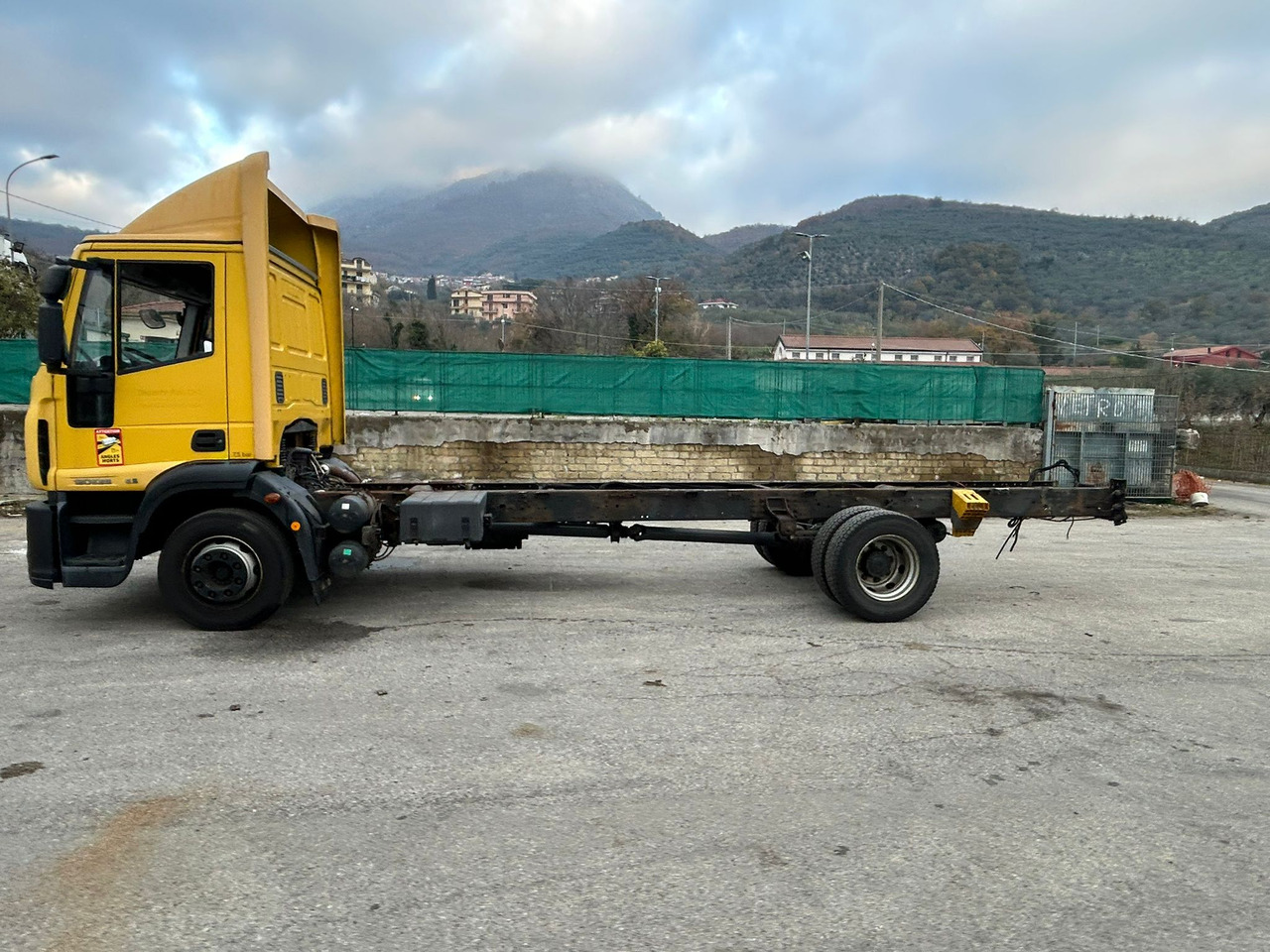 IVECO EUROCARGO 120E28P - Cab chassis truck: picture 3 IVECO EUROCARGO 120E28P - Cab chassis truck: picture 3