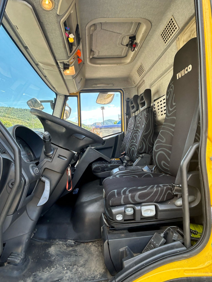 IVECO EUROCARGO 120E28P - Cab chassis truck: picture 3 IVECO EUROCARGO 120E28P - Cab chassis truck: picture 3