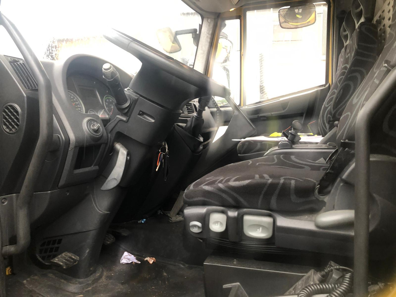 IVECO EUROCARGO 120E28P - Cab chassis truck: picture 3 IVECO EUROCARGO 120E28P - Cab chassis truck: picture 3