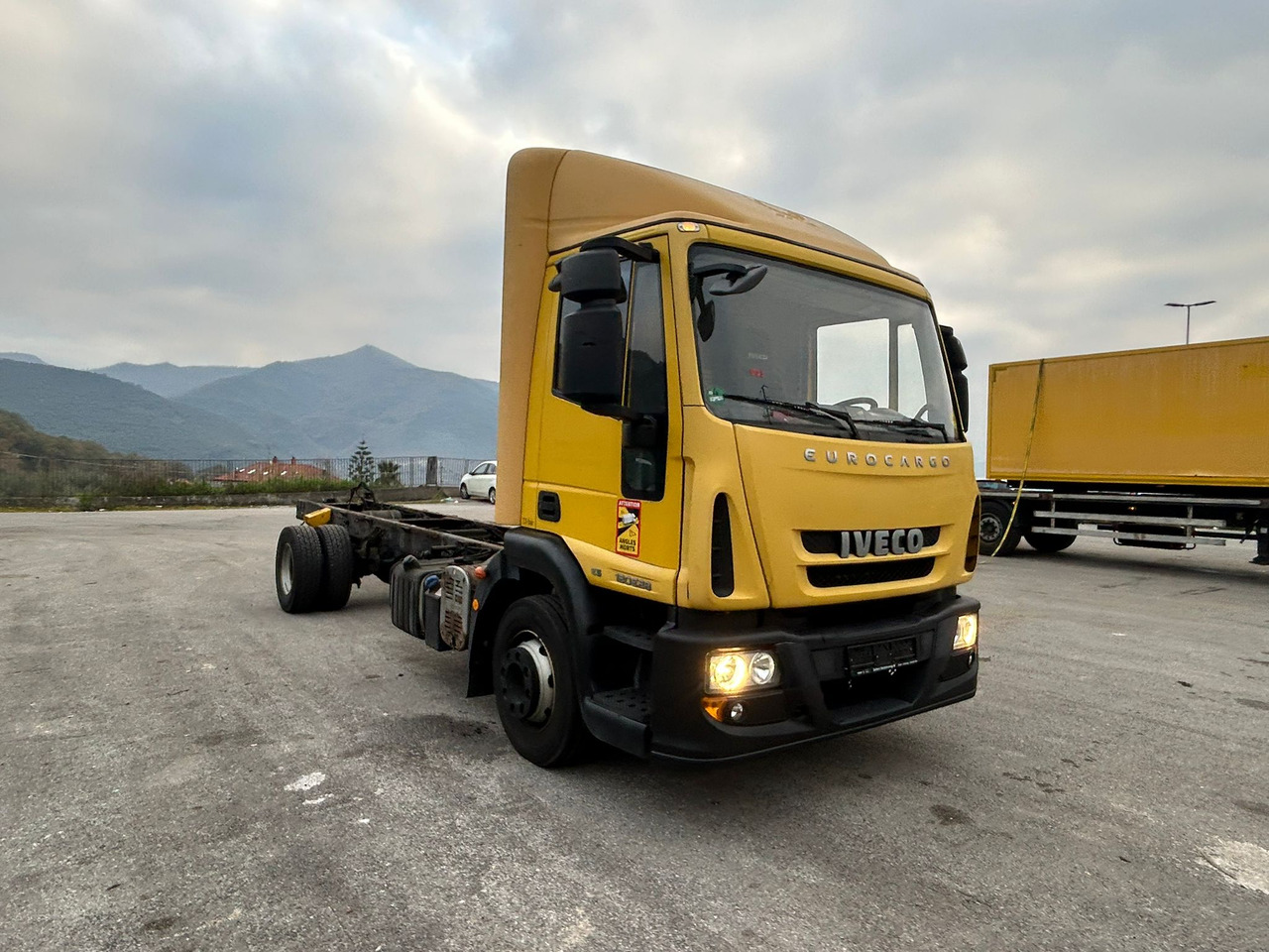 IVECO EUROCARGO 120E28P - Cab chassis truck: picture 1 IVECO EUROCARGO 120E28P - Cab chassis truck: picture 1