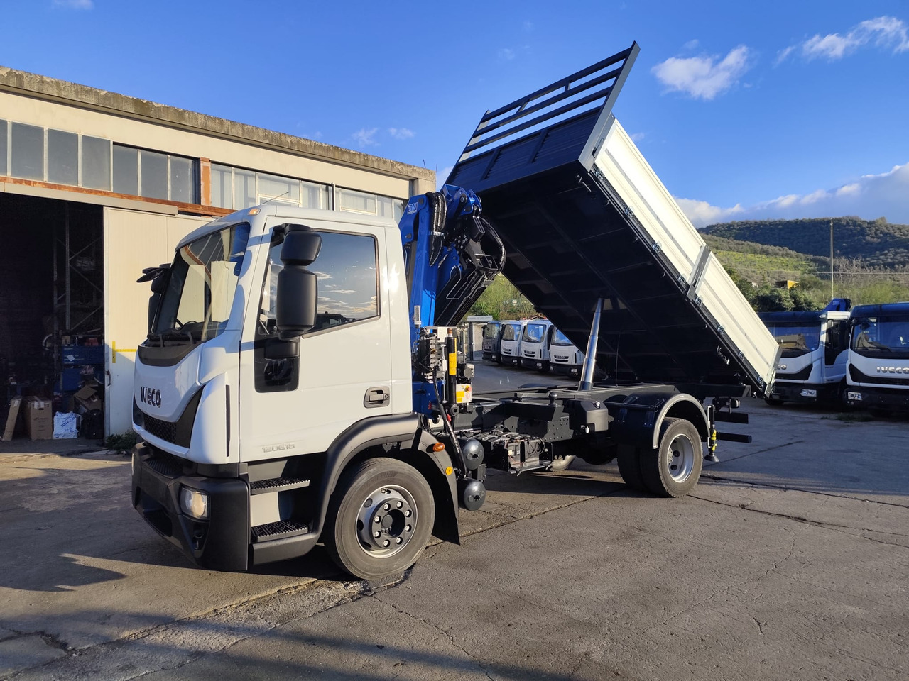 IVECO EUROCARGO 120E28P - Crane truck: picture 1 IVECO EUROCARGO 120E28P - Crane truck: picture 1
